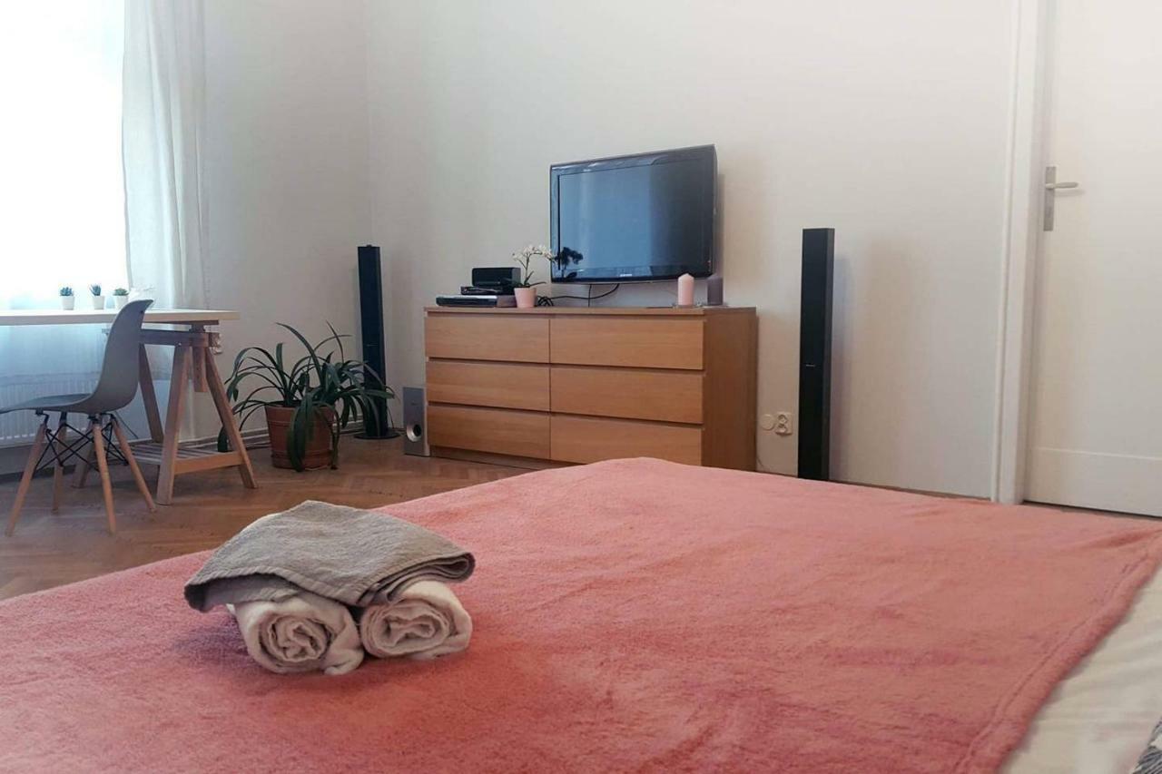 Kings Neighbor. Apartment 600 Meters From Castle Krakau Buitenkant foto